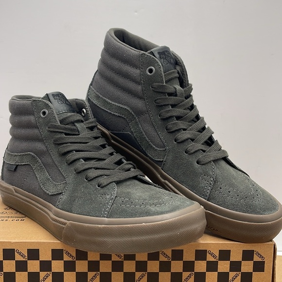 Vans • Men’s Bmx Sk8-Hi Dark Gray/Gum
VN0005V0BFD
Sneakers - Picture 4 of 16